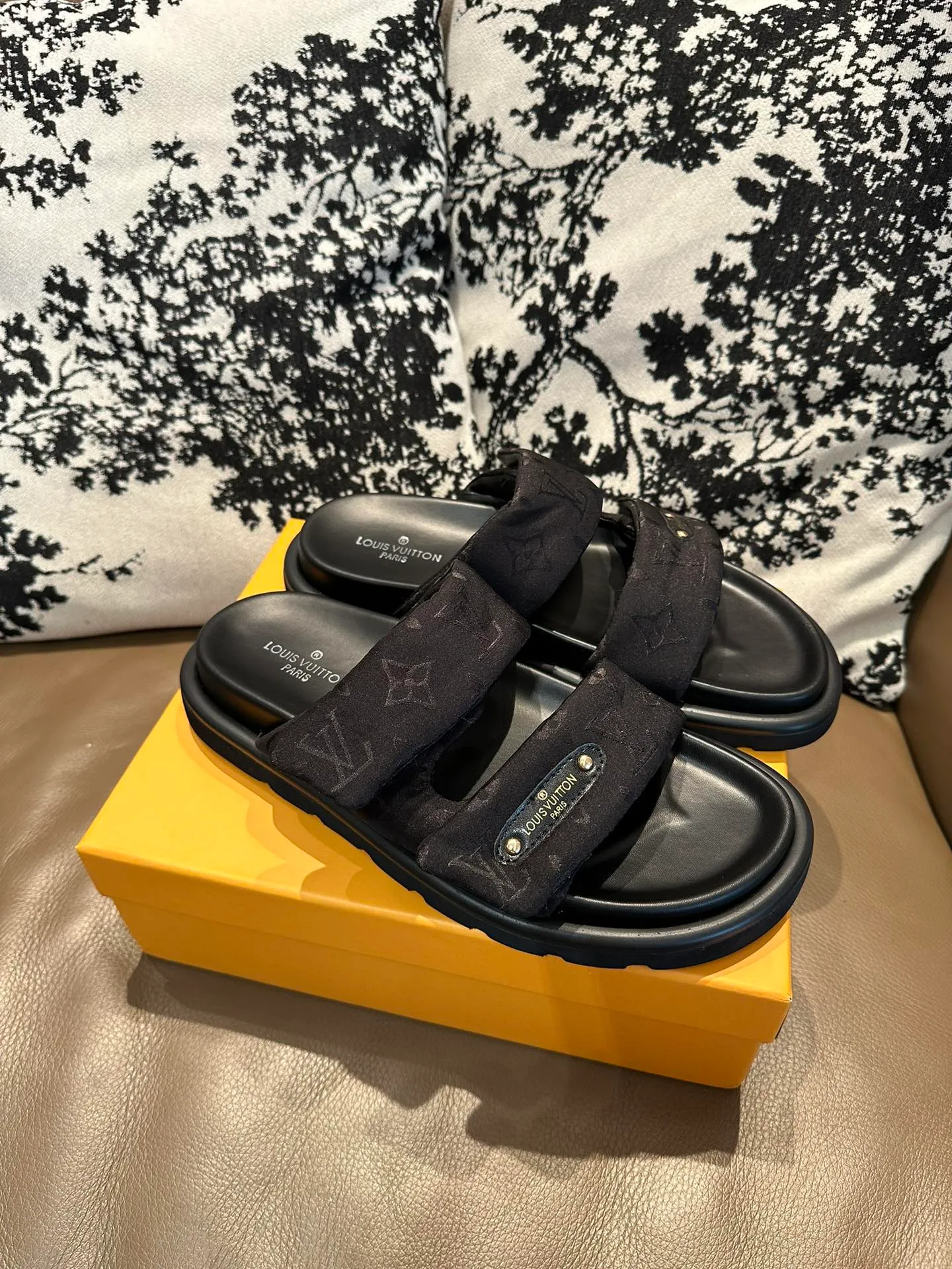 Men's shoes 💰360💰 LV. Slippers 🩴High silk fabric original PU water table rubber outsole, size 35-46